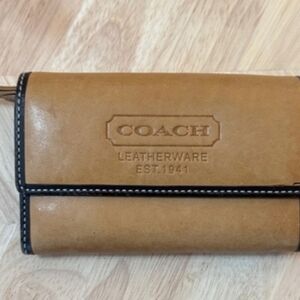 Coach Leatherware est. 1941 British Tan Leather Compact Wallet – EUC
